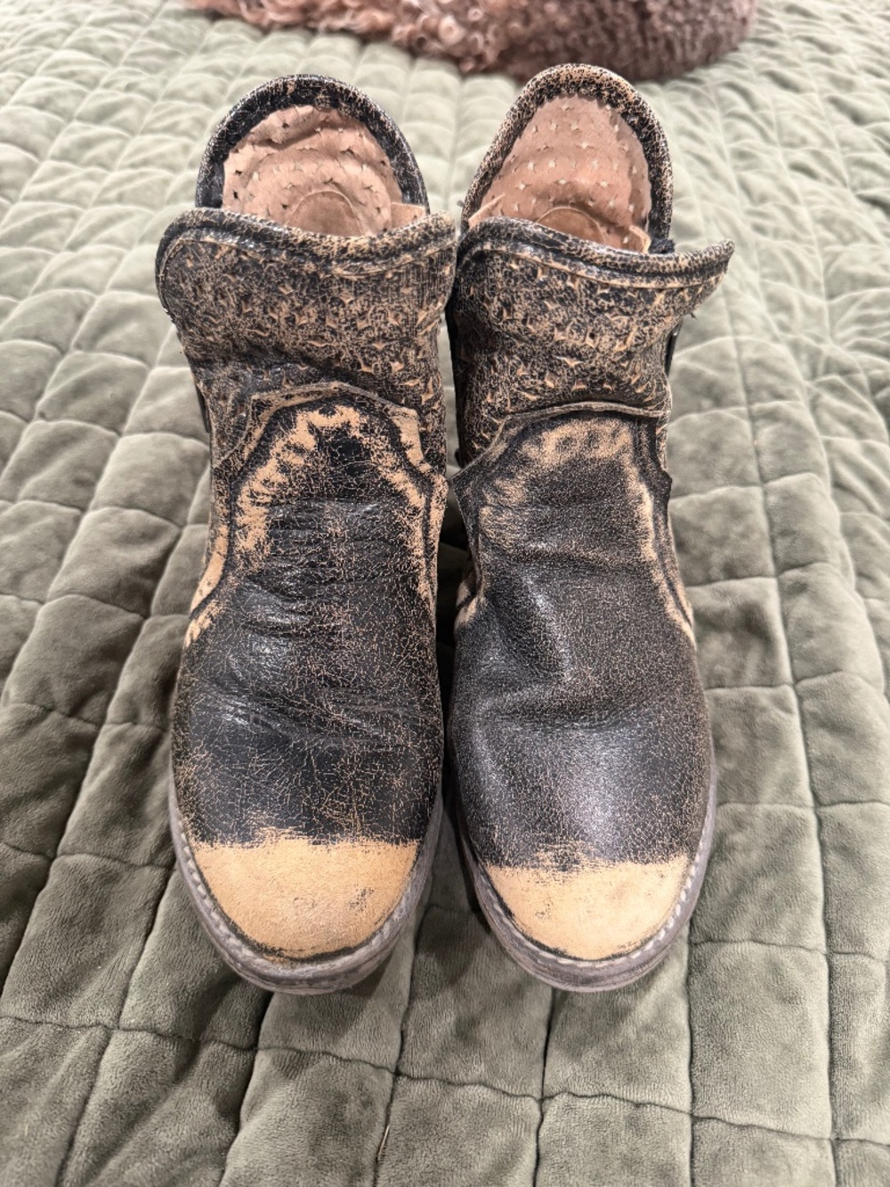 Circle G Womens Distressed Leather Hand Tooled Cut-Out Short Boots